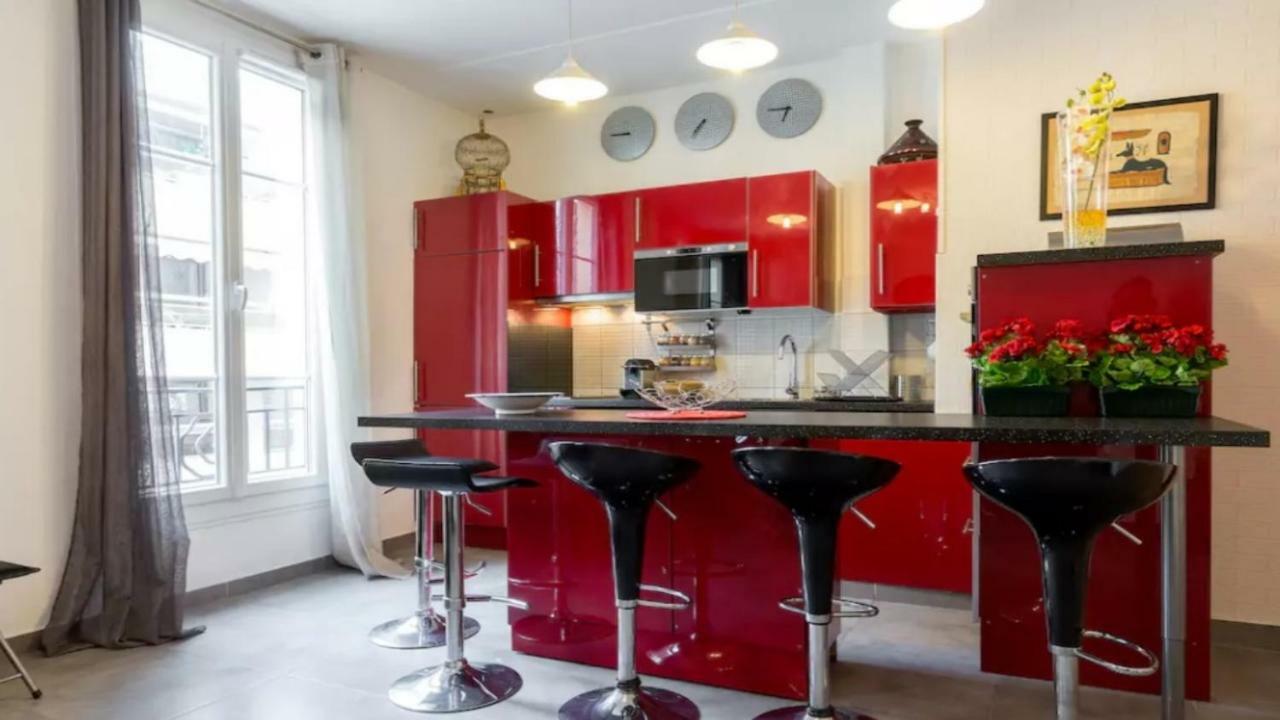 Stylish White And Red Apartments Juan-les-Pins Exterior photo