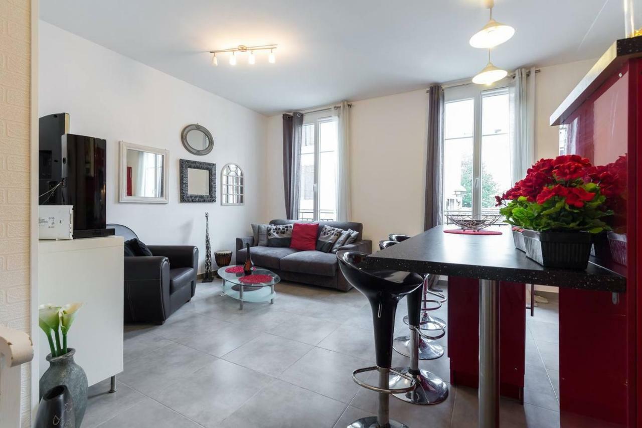 Stylish White And Red Apartments Juan-les-Pins Exterior photo