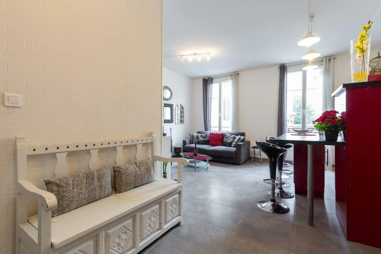Stylish White And Red Apartments Juan-les-Pins Exterior photo
