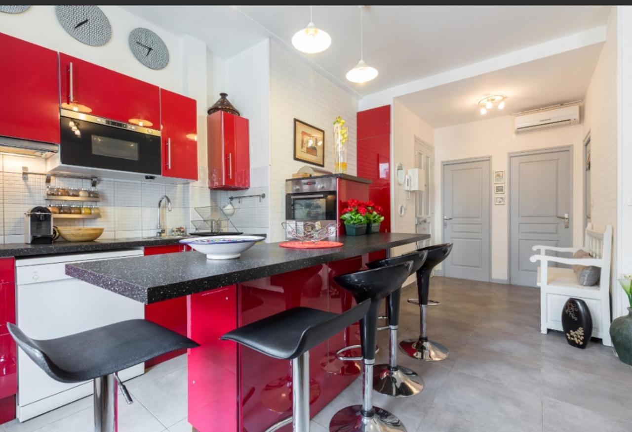 Stylish White And Red Apartments Juan-les-Pins Exterior photo